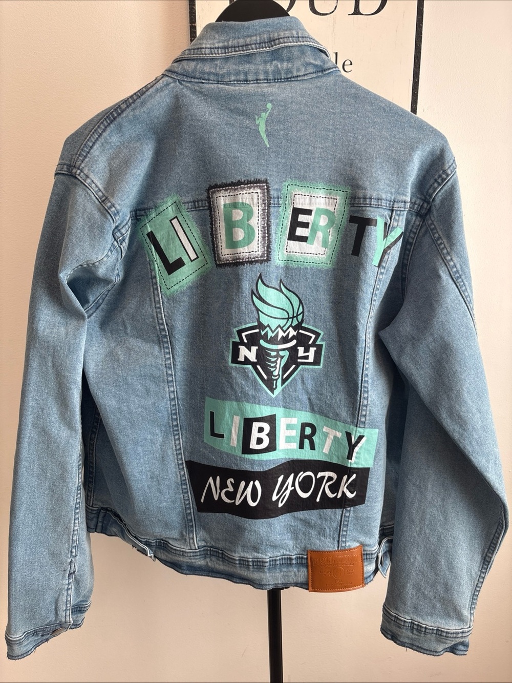 NEW YORK LIBERTY WNBA Fisll Women’s Denim Jacket NWT Size Large